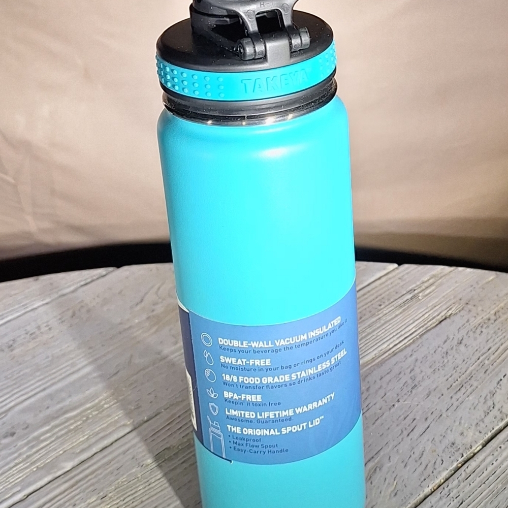 Takeya Blue Insulated Water Bottle 24 Oz./24 Hour Cold/12 Hour Hot - Picture 4 of 11